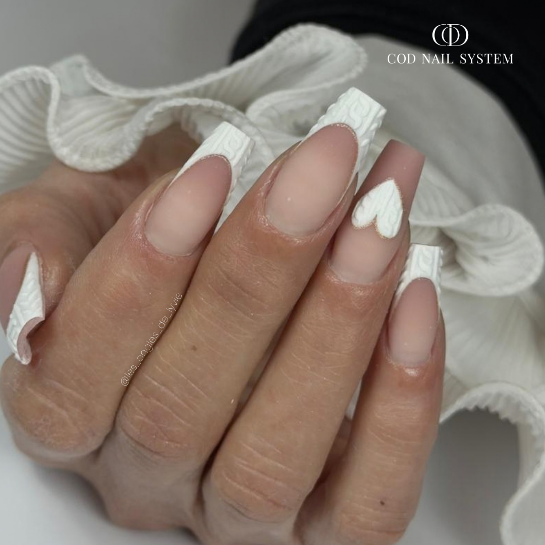 Pose d'ongles coffin avec finition matt velours