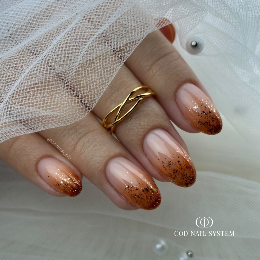 Pose d'ongles en amandes marron avec finition ultra glossy