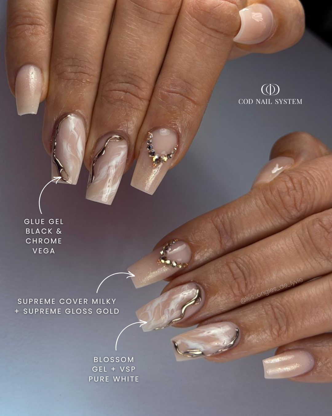 Ongles coffin beige et marbrés blooming Pose d'ongles coffin nude beige avec nail art blooming marbré et 3D chromé