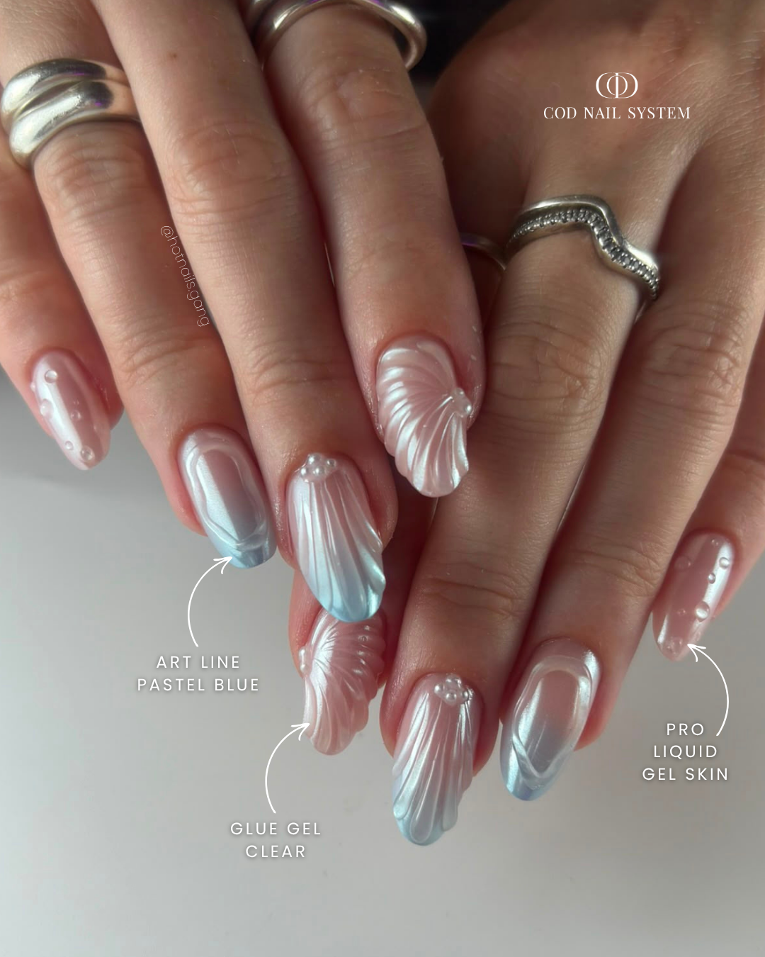 Ongles perlés coquillages 3D Pose d'ongles en amandes avec babycolor bleu pastel perlés et nail art effet coquillage