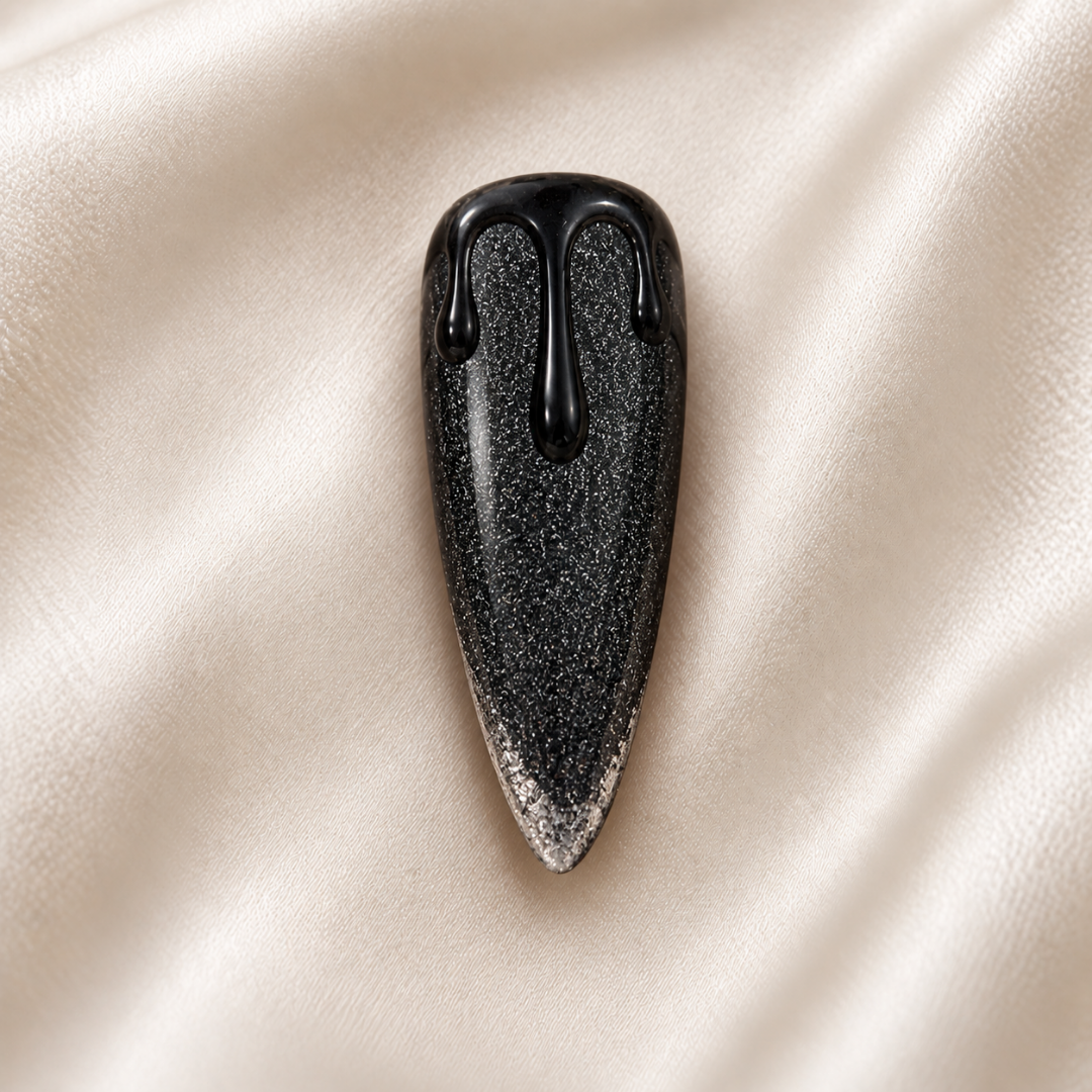 Capsules d'ongles avec nail art 3D coulure noire