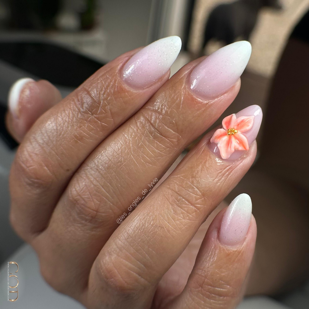 Pose d'ongles amandes avec babyboomer et fleurs 3D orange