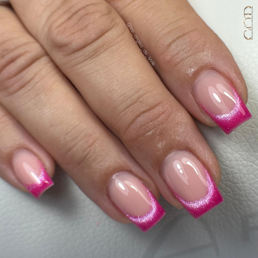 Pose d'ongles carrée avec french rose cat eye