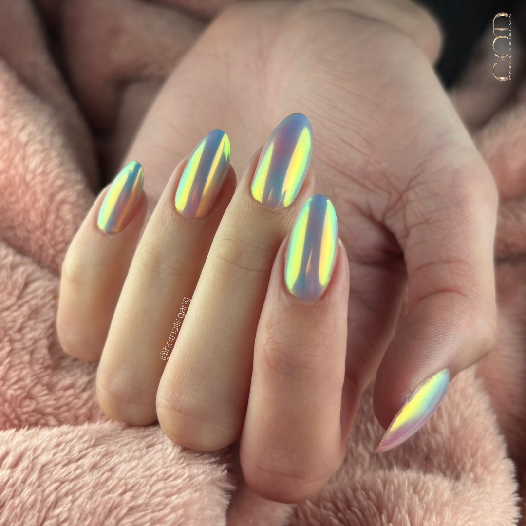 Pose d'ongles amandes aurora multicolores