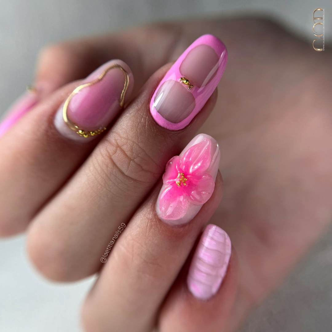 Pose d'ongles ovale rose avec fleur 3D et nail art
