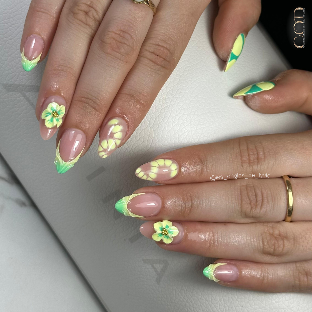 Pose d'ongles amandes verts et jaune avec french dégradés et nail art 3D