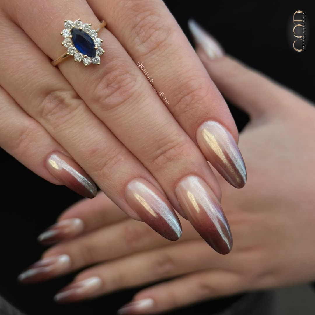 Pose d'ongles amandes longs avec babycolor marrone et pigment effet perle