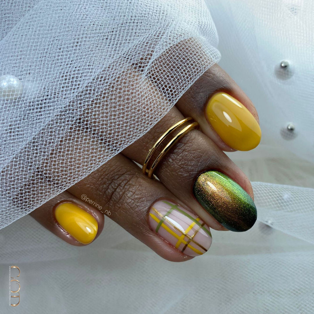 Pose ovale jaune moutarde et cat eye burberry