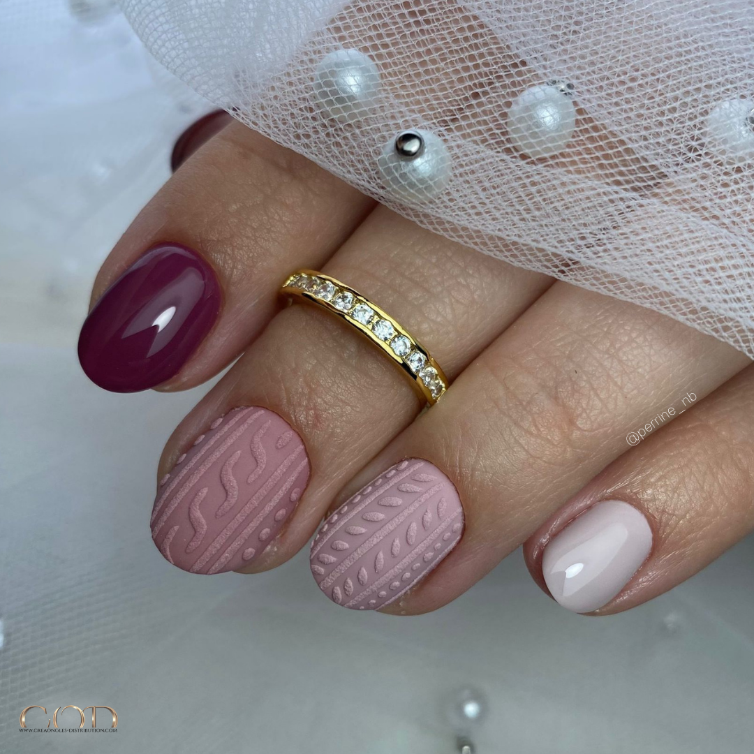 Pose ovale nude rosé avec effet pull