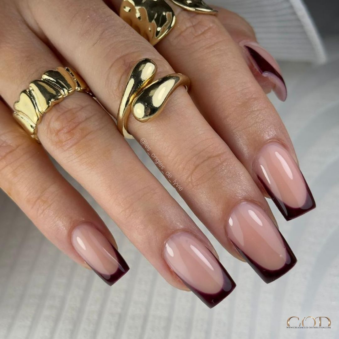 Pose carrée avec french bordeaux marron Pose carée french bordeaux