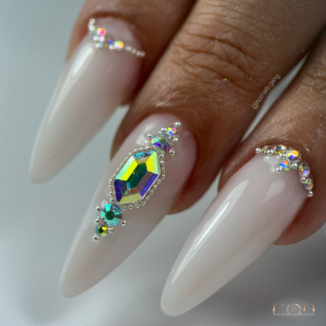 Pose amandes blanc laiteux avec strass