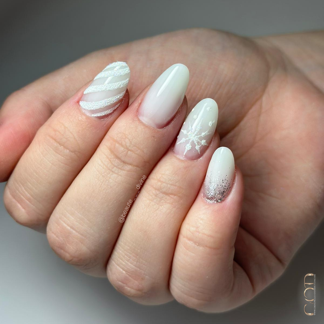 Pose ovale blanc laiteux nail art hiver