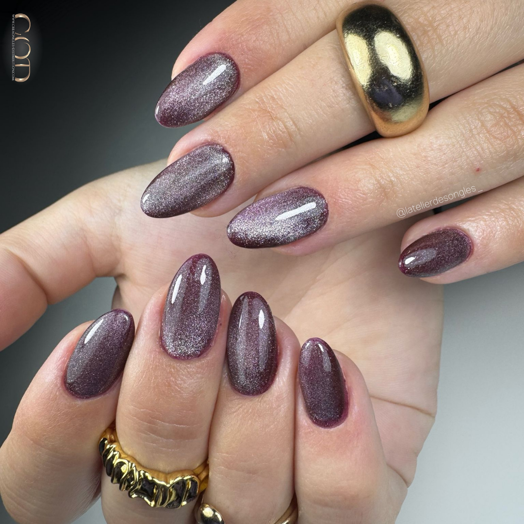 Pose cat eye violet glass