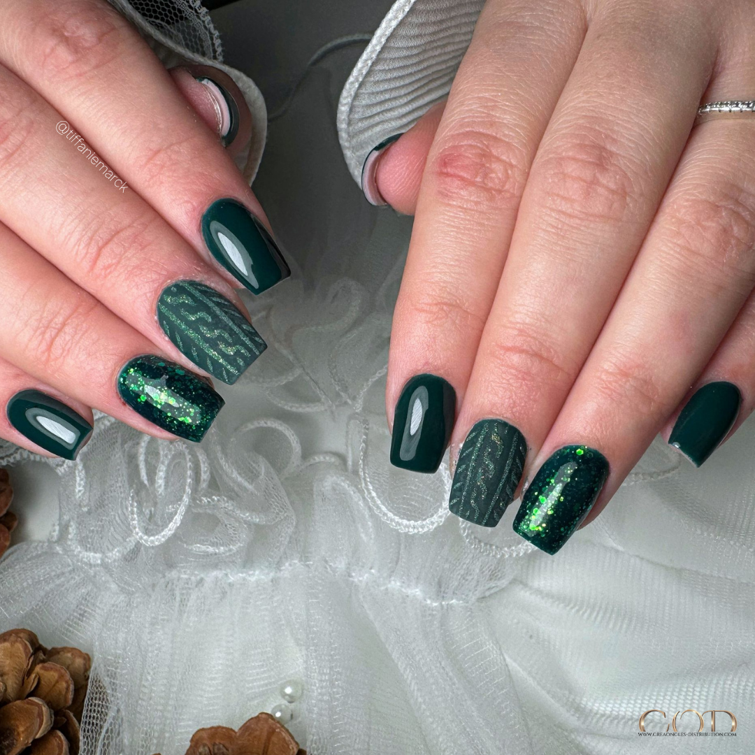 Pose coffin vert foncé et pailletée