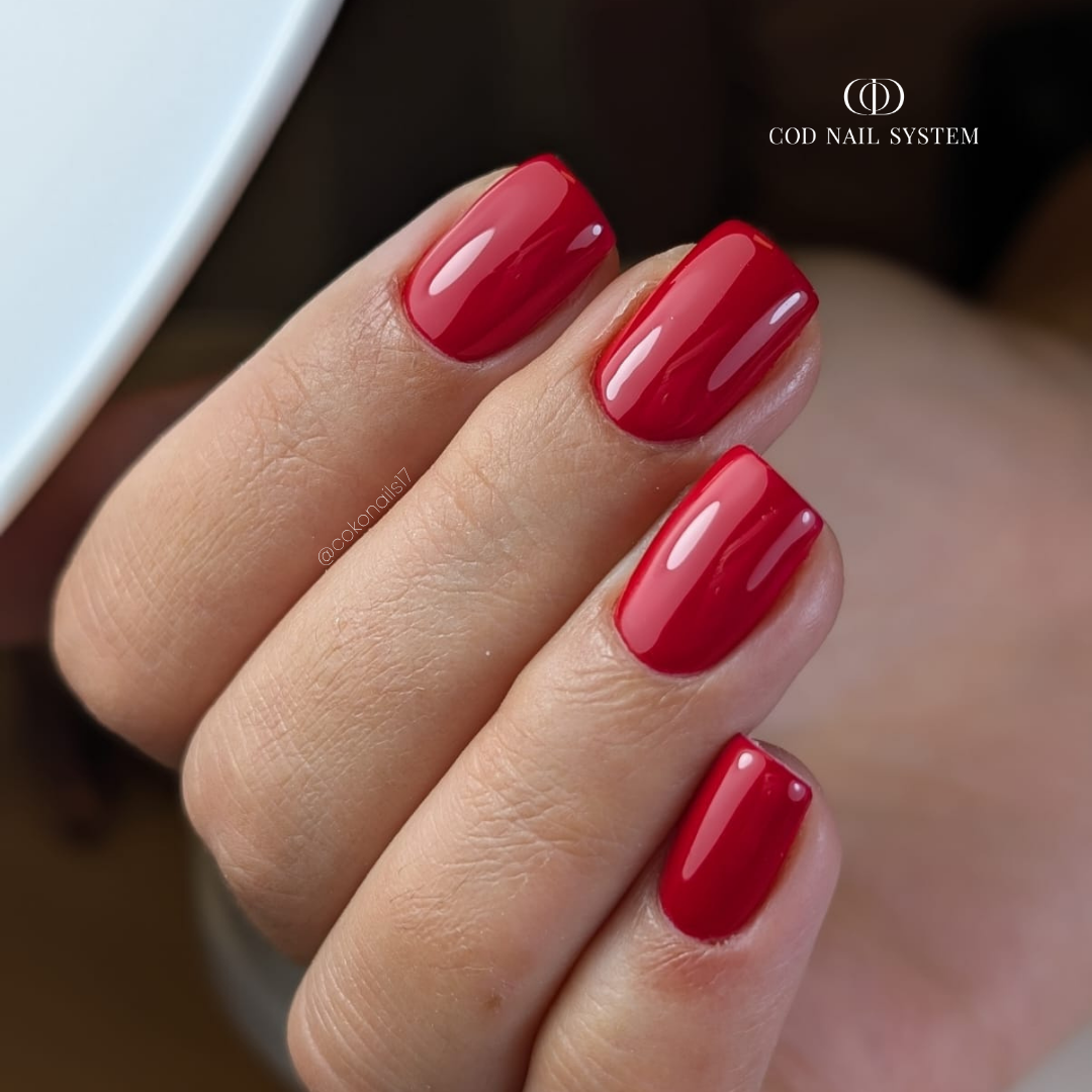 Gainage d'ongles rouges Pose d'ongles gainage rouge classique