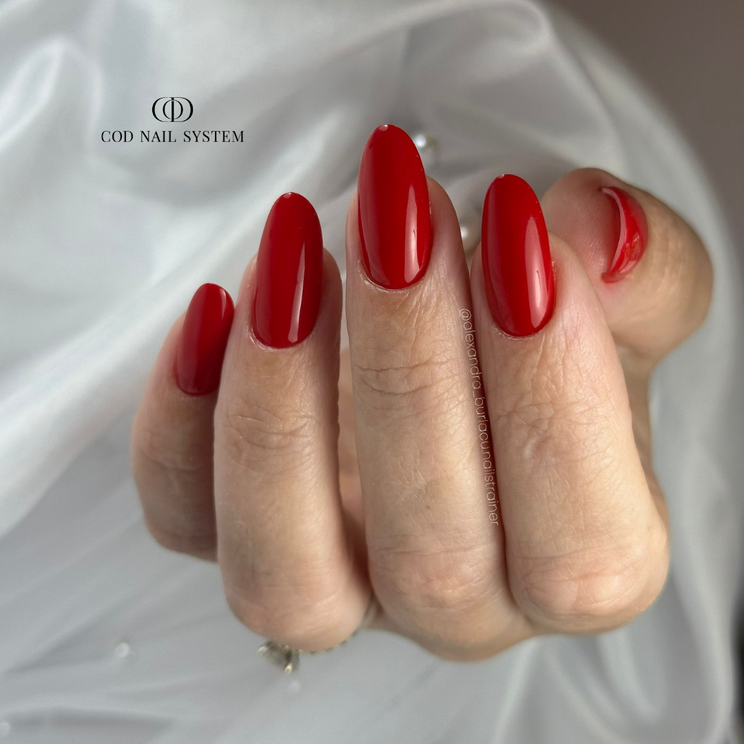 Ongles en amandes rouges Pose d'ongles en amandes rouges