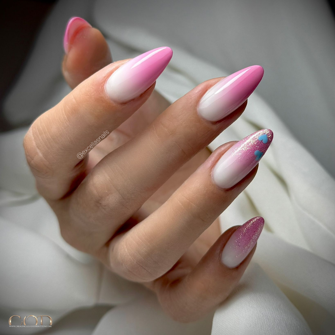 Pose d'ongles en amandes blanc avec babycolor rose